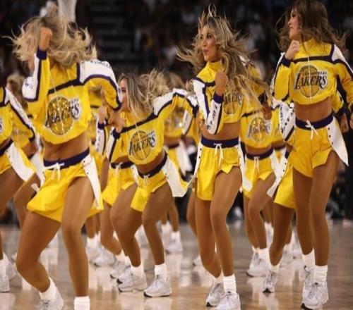 与Revolve达成多年赞助合同湖人的吸金能力无人可比