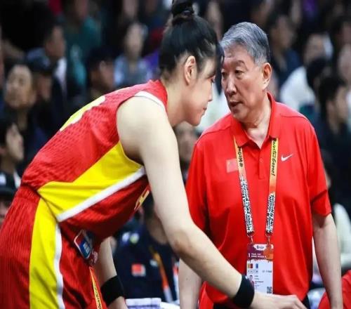 险胜捷克却露硬伤！中国女篮的胜利，为何喜忧参半引热议