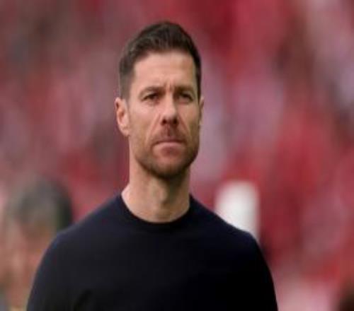 管泽元看皇马官宣阿隆索下课：龙哥祝好，你永远是皇马的传奇球员