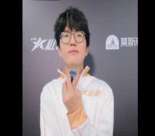 Jiejie：今年结果不是很顺利我加盟还没几天Xiaohu投喂我好多次