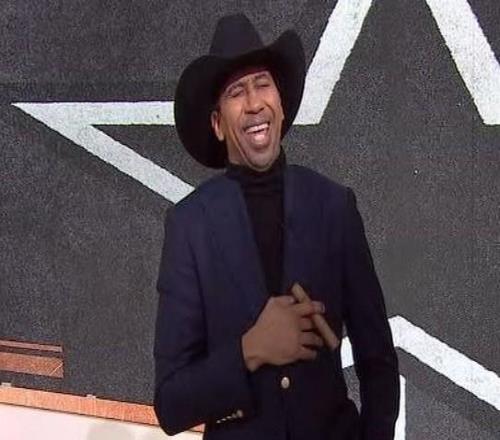 A史密斯狂喜，尼克斯夺得了1973年以来的首座NBA冠军