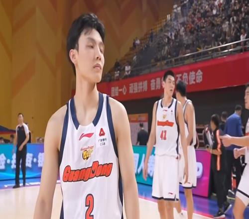 随着广东+上海+广厦全赢球，CBA最新积分榜如下：2队全胜+2队全败