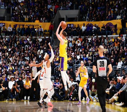 验货成功！首秀就轰下30分+6记三分，但为时已晚，再见了，湖人