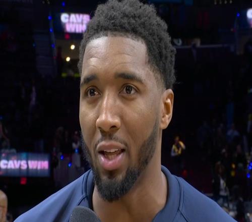 米切尔：詹姆斯为骑士打下了基础，他值得在这里获得致敬欢呼