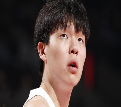 队记：国王教练金特里说杨瀚森不用急，科比首年场均也就7分