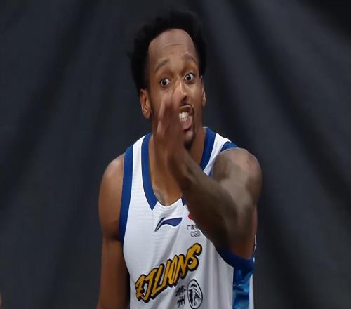 败人品！北京某球迷私信怒骂CBA超级外援，布朗晒出冠军戒指回怼