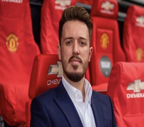 太阳报：曼联在寻找新的社媒主管，是需要安抚数亿粉丝的职位