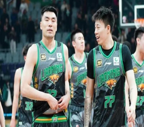 张镇麟离开后辽篮迎一大利好！李晓旭暂不退役：35岁老将再战1年