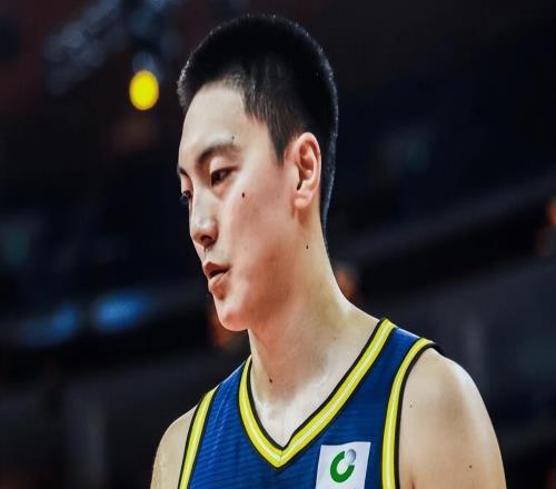 28分钟仅得3分，表现拉胯再遭质疑，球迷：杜锋的打算，精着呢