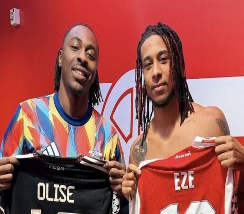 老队友见面，埃泽和奥利塞赛后交换了球衣