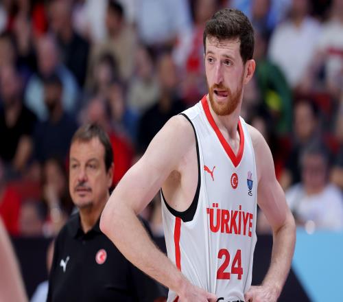 土耳其主帅：很多NBA球队或许会签下奥斯曼尼，限制字母哥