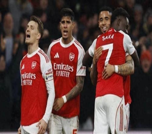 凭借对方两个乌龙球获胜，阿森纳上演疯狂一战