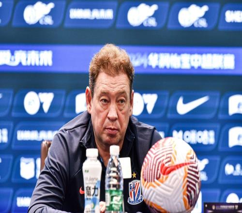 成都蓉城尽显冠军相，国安要想不掉队，余下赛程必须放弃三中卫