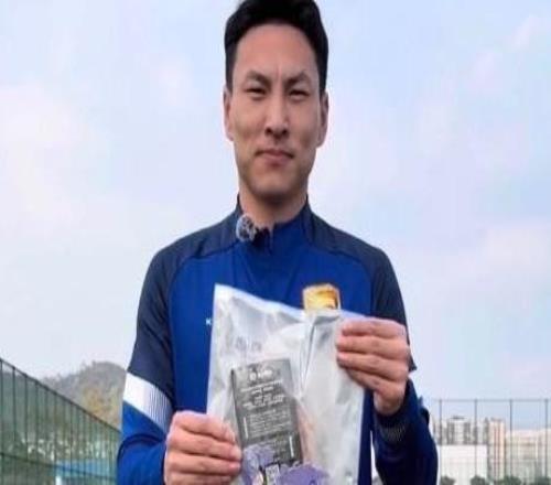 前锋闫鹏随鲲城冬训，他曾帮助英博完成中冠到中超的三连跳