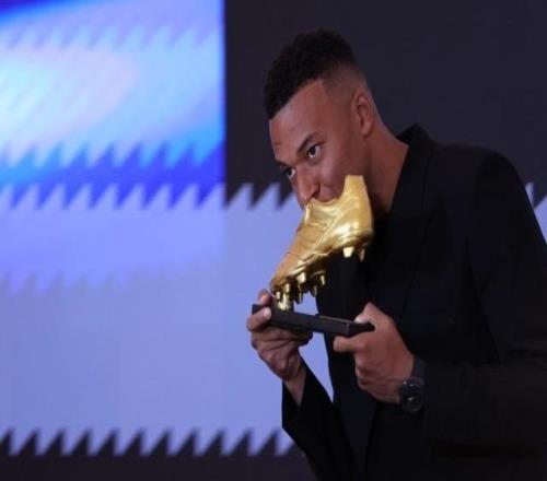 姆巴佩：能和C罗作比较已是荣幸