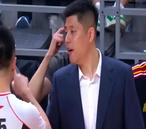 杜锋通报伤情！徐杰到医院拍片，王少杰鼻梁被打烂，两人牙齿出血