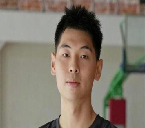 广东今日早报！陈老板深夜约谈杜锋，萨林杰或被裁，小崔提前复出