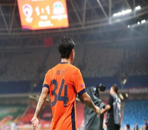 联赛13年征战前上港后腰迎来中超首球李霄鹏亲承主场一分重要性