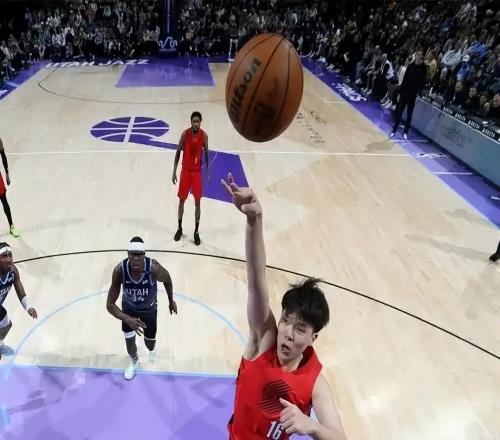 杨瀚森2罚得2分！场均罚球命中率94.4%超库里，还有1数据联盟前三