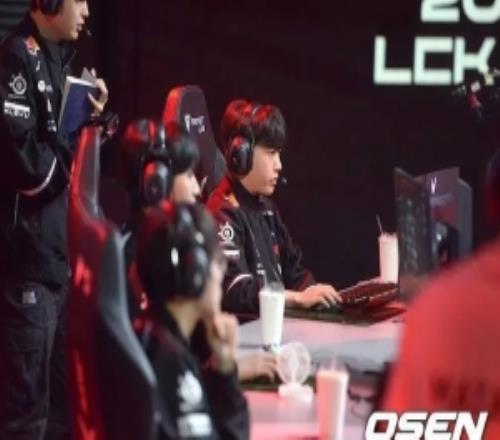 T1教练Tom：以长远眼光看待赛季，Keria带着责任感在尝试各种英雄