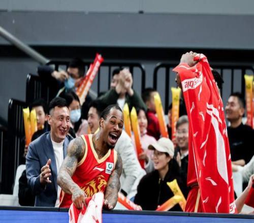 CBA排名乱了！广厦五连胜重回榜首，黑马反超广东，辽宁跌至第六