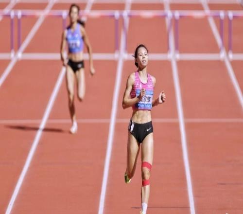 轻松晋级女子400米决赛，莫家蝶：想把梁小静那份拿回来