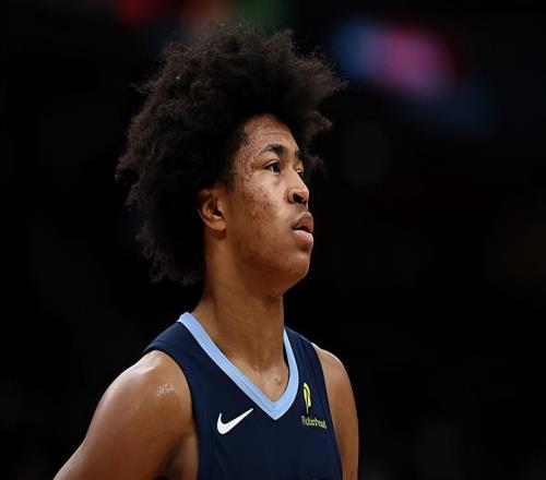 可惜受到了犯规的影响，否则灰熊侧翼新星会给湖人制造更大的麻烦