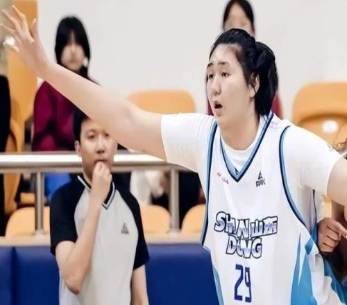 山东女篮大胜陕西张子宇8分钟砍19分，侯冰的用人思路要改变了