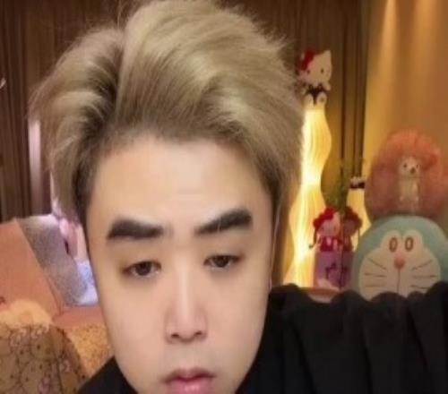 朱开：Wei为了追求更好的成绩，曾多次主动降薪