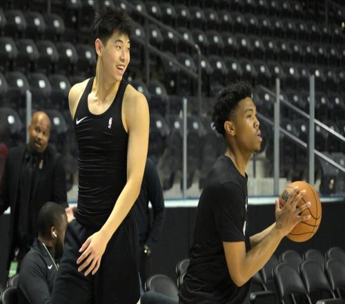 小崔正式官宣，冲击NBA差点实力差点运气，B类合同大有学问
