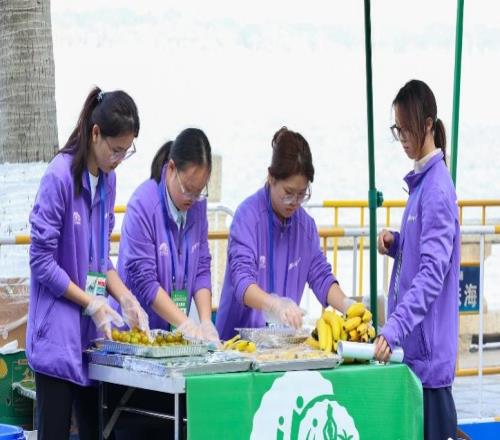 从清晨到日暮，聚焦珠海马拉松背后的青春力量