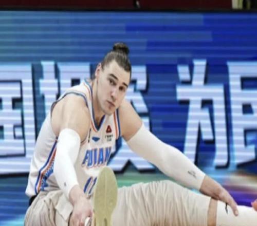 记者：山东新外援斯蒂尔周五与球队会合，并将开始随队训练