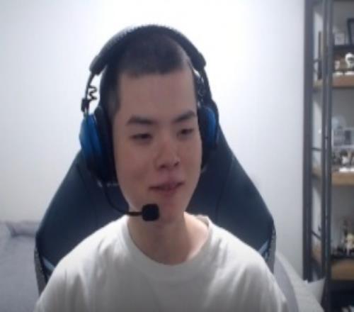 都是串子是吧！Smeb看决赛问谁能夺冠Deft：BLG！