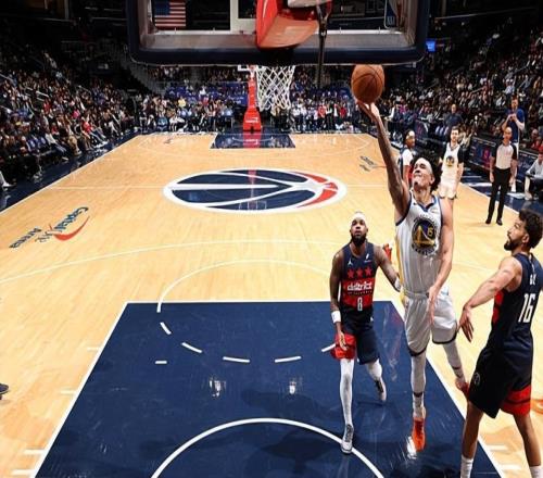 攻防两端一把挑！勇士锋线新星在各方面的表现都越来越好了