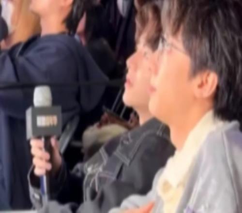 久久无言刘青松&宝蓝现场解说：只能说恭喜T1了