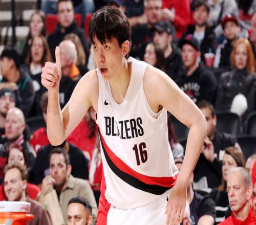 外媒解析杨瀚森困境：关注度只保证不被裁决策慢半秒就会受惩罚