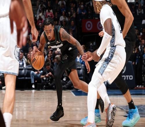 表现一塌糊涂！森林狼乐透秀看起来完全适应不了NBA的强度