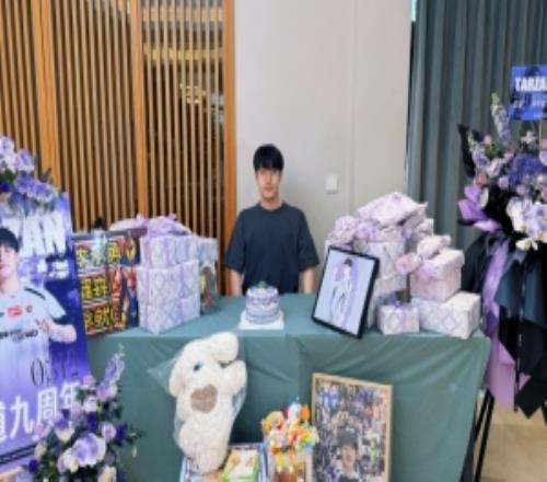 Tarzan晒礼物照：我会带着给我的这些力量，好好准备后面的赛程