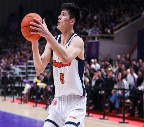 幼版赵睿就在阵中！只投大心脏三分，球迷：胡明轩的时间该给你