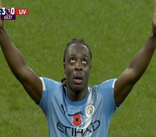 过人王，多库是2025年英超首位成功过人突破100次的球员