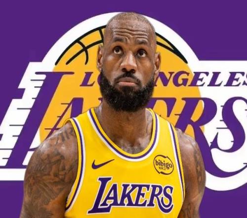 队记：这应该是詹姆斯第一次意识到，自己已经不再受湖人高层欢迎