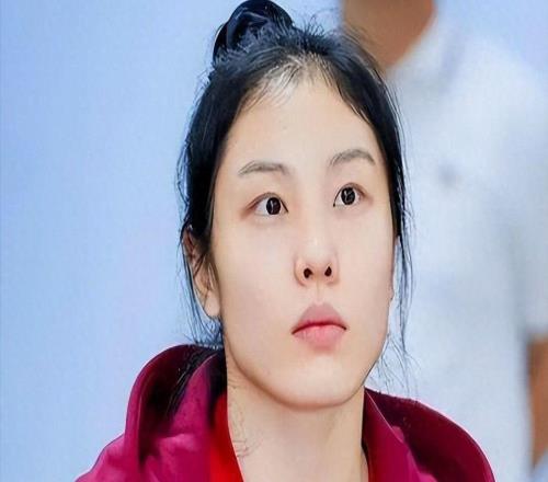 中国女篮4胜1负，收官后宫鲁鸣进行队内调整，功勋老将张茹数据差