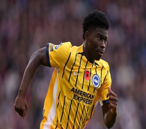 记者：曼联一月不打算买中场，已为明夏锁定多名引援目标