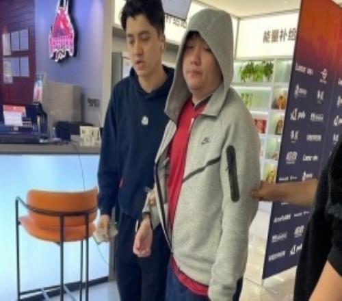 啥情况啊！天禄选手Moseyuh决赛中身体不适无法继续比赛