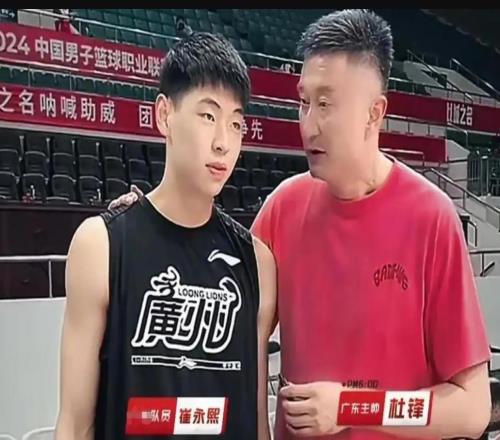 广东男篮好消息！崔永熙上演暴扣亲承重返CBA，透露伤病恢复详情