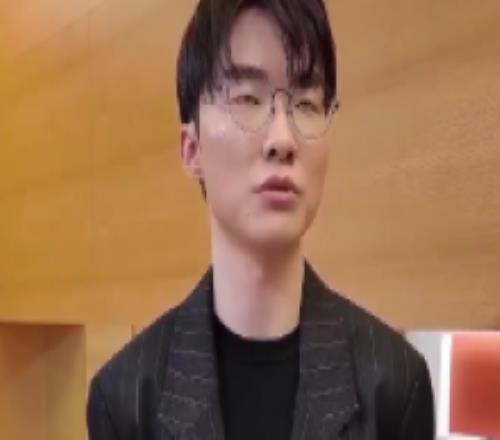 Faker对玩家说的话：不要心态崩了还硬撑心态不行的话建议先休息一下