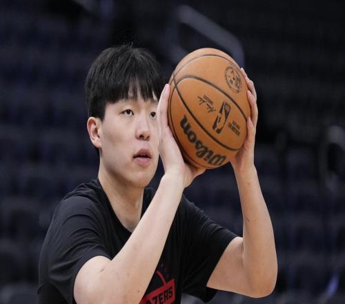 脑袋被打伤了杨瀚森临时缺席开拓者训练+NBA比赛，队记说出实情