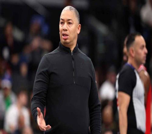 自豪，快船队主帅泰伦卢在惨败湖人队后盛赞球队虽败犹荣