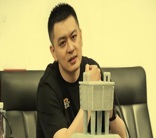 杨鸣绝对拎得清！该力挺毫不含糊，对于挑事的也毫不客气予以回应