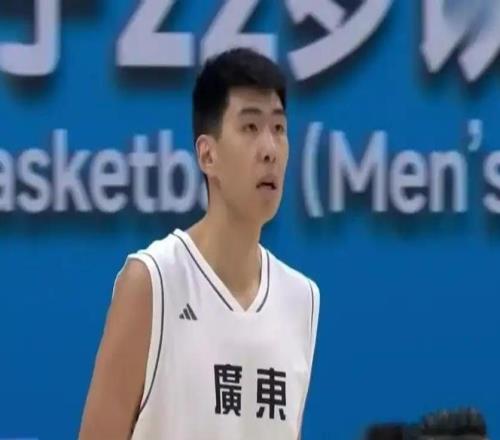 广东34分大胜上海！徐昕12分钟砍11+5，实力打脸杜锋，黄明依12分